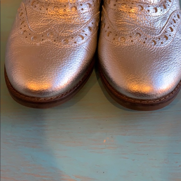 Vionic, size 6 silver oxfords. Perfect condition! - Picture 7 of 7